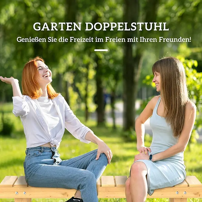 Outsunny Gartenbank - B x T x H: 38 x 38 x 35 cm, Tannenholz, Naturholz - Zwei Frauen sitzen auf einem hölzernen Garten-Doppelstuhl und genießen die Natur.