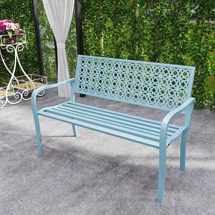 Furnicato Gartenbank pulverbeschichtet - B x T x H: 63 x 127 x 85 cm, Stahl, Blau - Blaue Metall-Gartenbank mit dekorativer Rückenlehne und Lattenrostsitz auf einer Terrasse.