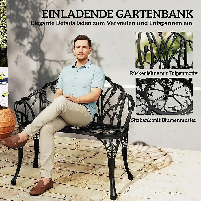 Outsunny Gartenbank - Aluminiumguss, Schwarz - Schwarze Metallgartenbank mit dekorativen Tulpen- und Blumenmustern, auf der ein Mann sitzt.
