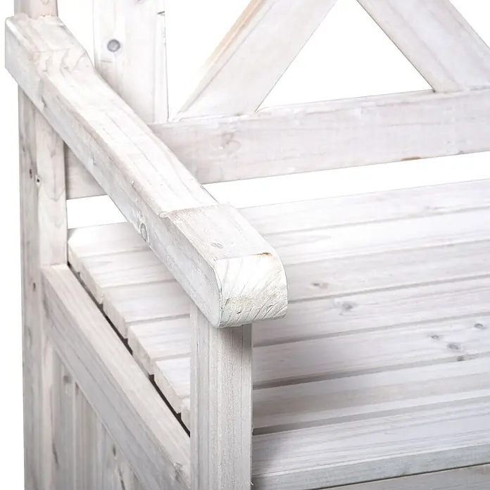 Outsunny Gartenbank - B x T x H: 61 x 61 x 85 cm, Tannenholz, Weiß - Nahaufnahme einer hellen, verwitterten Holzgartenbank mit Armlehne und X-förmiger Rückenlehne.
