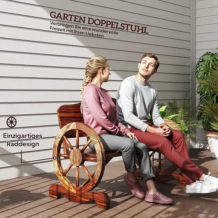 Outsunny Gartenbank - B x T x H: 55 x 55 x 80 cm, Tannenholz, Verkohlt - Garten-Doppelstuhl aus dunkelbraunem Holz mit einzigartigem Rad-Design als Armlehnen, auf dem zwei Personen sitzen.