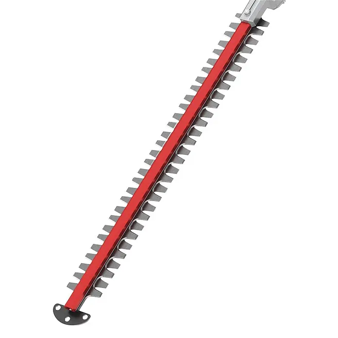 Metabo Heckenscheren-Aufsatz - Passend für: Akku-Multifunktionsantrieb MA 36-18 LTX BL Q - Nahaufnahme einer silbernen Heckenscherenklinge mit rotem Balken, scharfen, versetzten Zähnen und einer Schutzspitze.