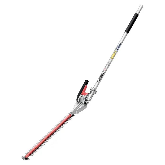 Metabo Heckenscheren-Aufsatz - Passend für: Akku-Multifunktionsantrieb MA 36-18 LTX BL Q - Teleskop-Heckenschere mit silbernem Schaft, schwarzem Griff und rotem Messer, zum Schneiden hoher Hecken.