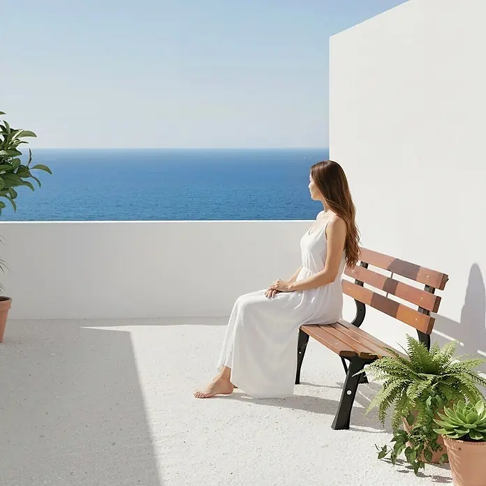 Outsunny Gartenbank - B x T x H: 57 x 57 x 70 cm, Gusseisen, Tannenholz, Kaffee - Gartenbank mit Holzlatten und dunklem Metallgestell, zum Sitzen auf einer Terrasse.