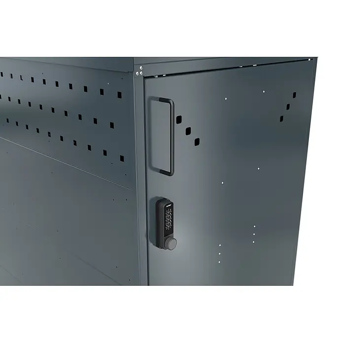 WSM Fahrradgarage BikeBox 1 ID Code - Anthrazit - Dunkelgrauer Metallschrank mit perforierter Seitenwand, Griff und digitalem Tastenschloss an der Tür.