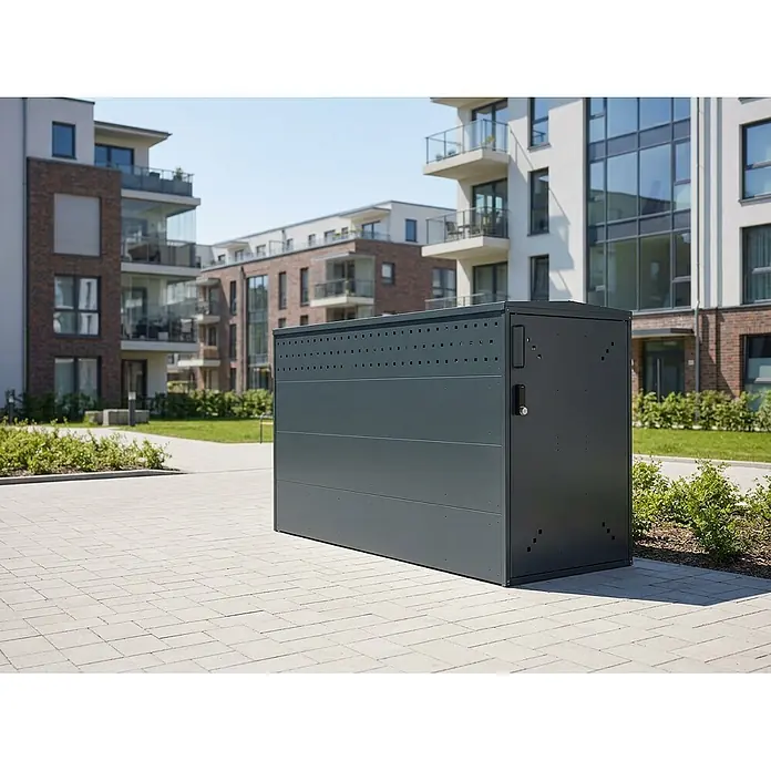 WSM Fahrradgarage BikeBox 1 ID RFID - Anthrazit - Dunkelgraue Metall-Aufbewahrungsbox mit Belüftung, im Freien in einem modernen Wohngebiet.