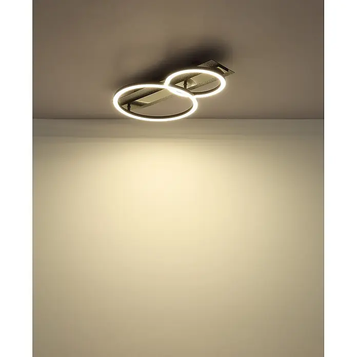 Globo LED-Deckenleuchte Norberto - 30 W, L x B x H: 482 x 300 x 88 mm - Moderne Deckenleuchte mit zwei beleuchteten, ineinandergreifenden Ringen und dunkler, strukturierter Basis, die warmes Licht auf die Wand wirft.