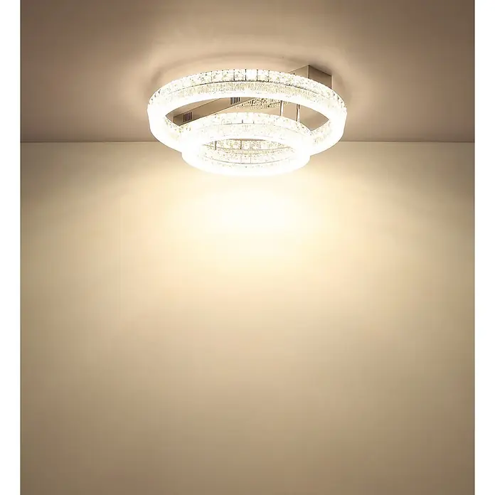 Globo LED-Deckenleuchte Laurel - 60 W, Warmweiß - Moderne LED-Deckenleuchte mit gestuften Kristallringen, die einen Raum warm beleuchtet.