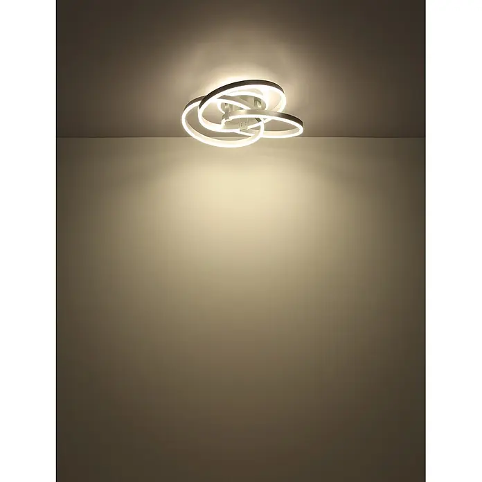 Globo LED-Deckenleuchte Herwig - 56 W, L x B x H: 600 x 575 x 200 mm - Moderne weiße LED-Deckenleuchte mit verschlungenen Ringen, die einen Raum mit warmem Licht erhellt.