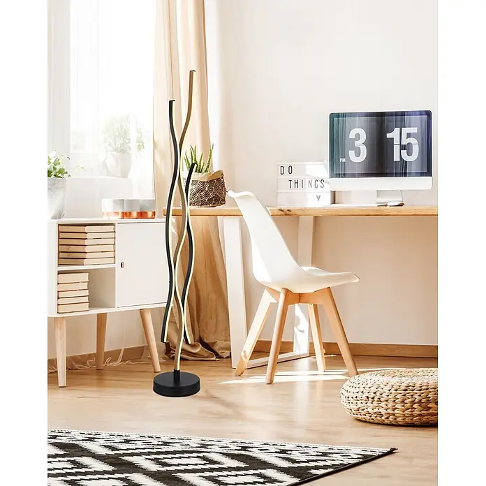 Globo LED-Deckenfluter Geronimo - 28 W, Höhe: 1.350 mm - Moderne gewellte LED-Stehleuchte in Schwarz und Holzoptik spendet warmes Licht im Homeoffice.