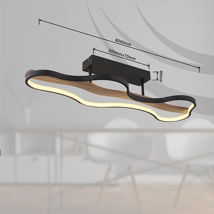Globo LED-Deckenleuchte Bezzy - 30 W, L x B x H: 806 x 290 x 150 mm, Warmweiß - Schwarze und holzfarbene, wellenförmige LED-Deckenleuchte, 8060mm lang, an einer Decke montiert.