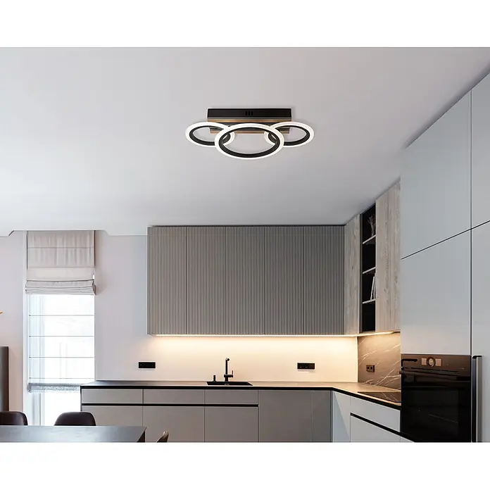 Globo LED-Deckenleuchte Blevins - 21 W, L x B x H: 460 x 250 x 115 mm - Moderne schwarze und weiße LED-Deckenleuchte mit vier verbundenen Ringen, die eine zeitgenössische Küche beleuchtet.