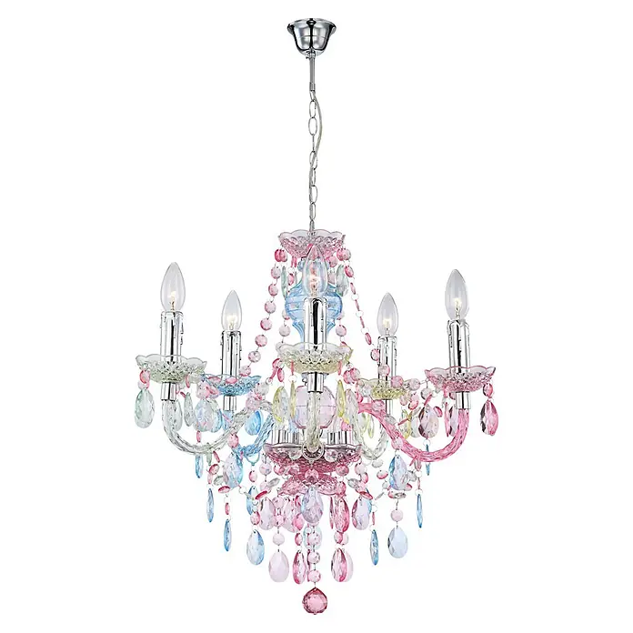 Globo Pendelleuchte Nevada - 40 W, Höhe: 149 cm, E14 - Ein Chrom-Kronleuchter mit fünf Kerzenleuchten und farbigen Kristallanhängern in Rosa, Blau, Klar und Gelb.