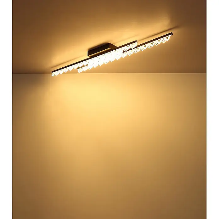 Globo LED-Deckenleuchte Hilton - 36 W, L x B x H: 1.020 x 128 x 85 mm, Warmweiß - Moderne schwarze, lineare Deckenleuchte mit zwei Stäben, verziert mit klaren Kristall-ähnlichen Elementen, die warmes Licht auf eine Wand strahlt.