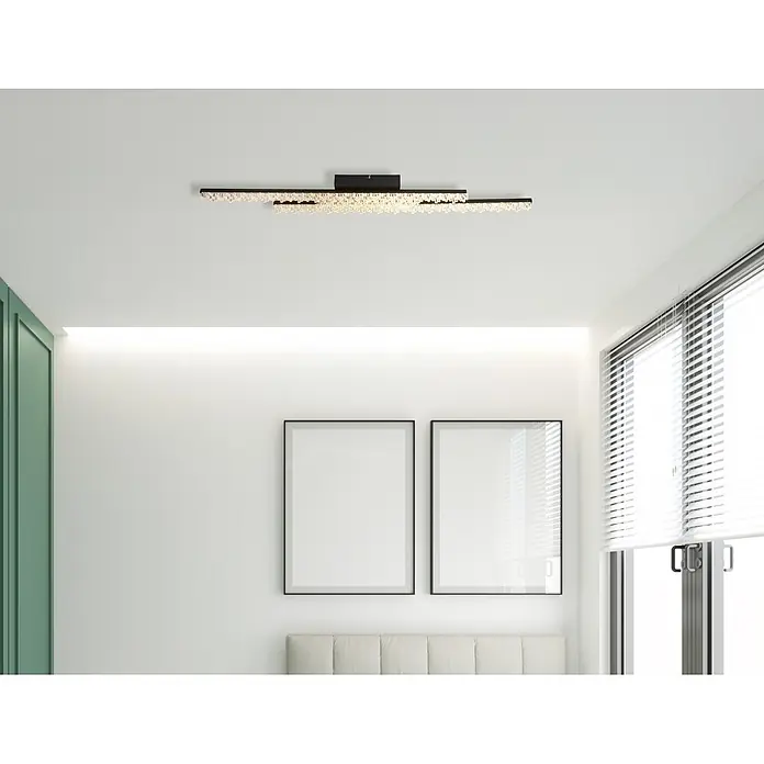 Globo LED-Deckenleuchte Hilton - 36 W, L x B x H: 1.020 x 128 x 85 mm, Warmweiß - Schwarze lineare Deckenleuchte mit funkelnden Kristallelementen an der Decke montiert.