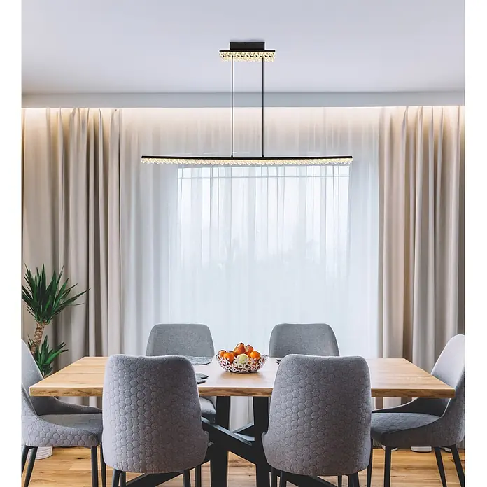 Globo LED-Pendelleuchte rund Hilton - 32 W - Schwarze lineare Pendelleuchte mit Kristallakzenten über einem modernen Esstisch.