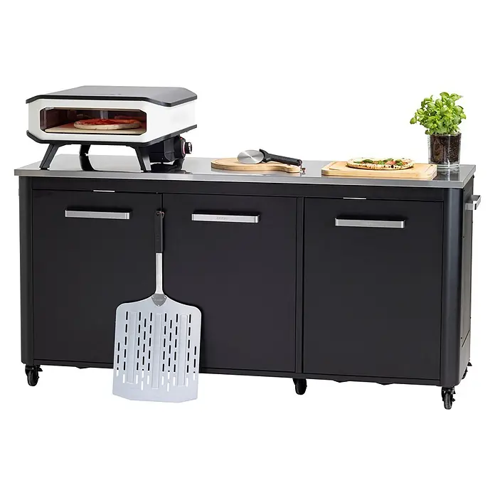Cozze Schneidebrett - L x B x H: 43 x 35 x 2 cm, Holz - Schwarzer Outdoor-Küchenschrank mit Edelstahlplatte, Pizzaofen und Pizzazubehör, inklusive Schaufel, Schneider und zubereiteten Pizzen.