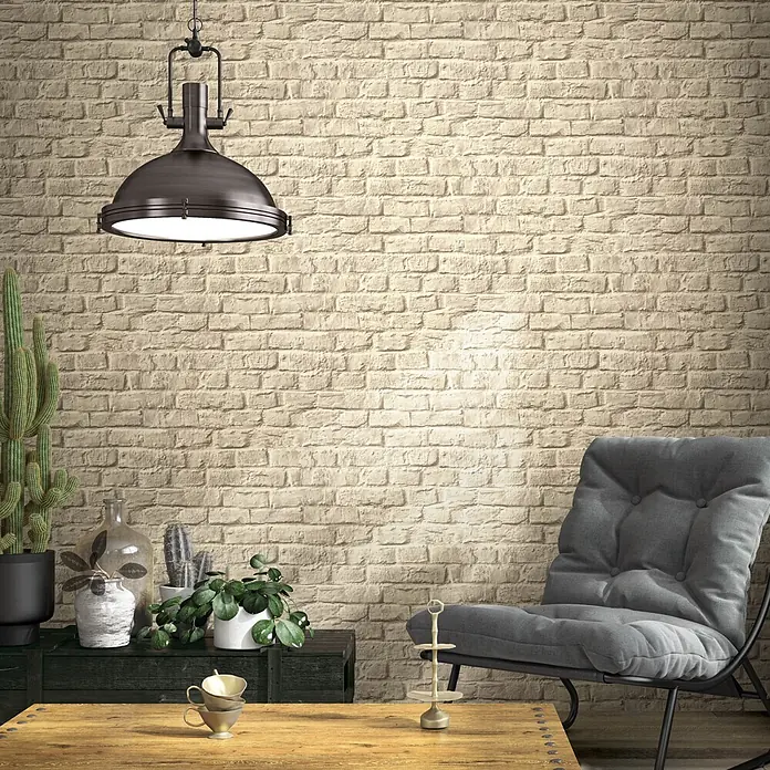 Marburg Loft Superior Vliestapete Steinoptik - Braun, Steinoptik, 10,05 x 0,53 m - Helle beige strukturierte Ziegelwand in einem Innenraum.