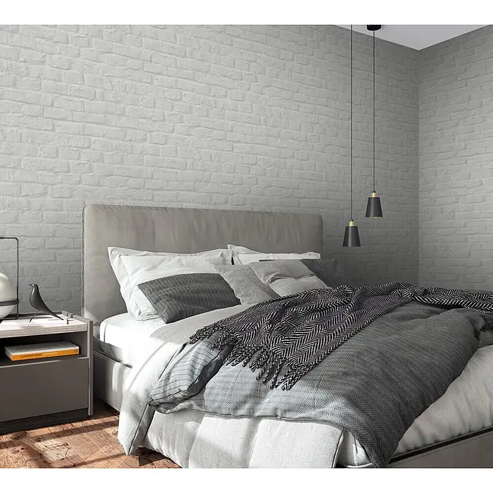 Marburg Loft Superior Vliestapete Steinoptik - Greige, Steinoptik, 10,05 x 0,53 m - Weiße Ziegelsteinoptik-Tapete an den Wänden eines modernen Schlafzimmers.