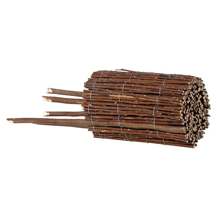 Windhager Beeteinfassung Typ 11 - Weide, 100 x 20 cm - Bündel brauner Holzstäbe mit Silberdraht zusammengebunden, wobei einige Stäbe nach links herausragen.