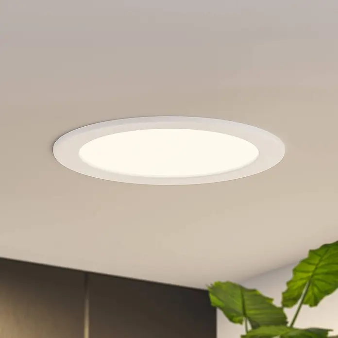 Prios Deckenstrahler Cadance - L x B x H: 22 x 22 x 3,2 cm, weiß / opal, weiß / opal - Runde weiße LED-Deckenleuchte bündig an einer hellen Decke montiert, spendet Umgebungslicht.