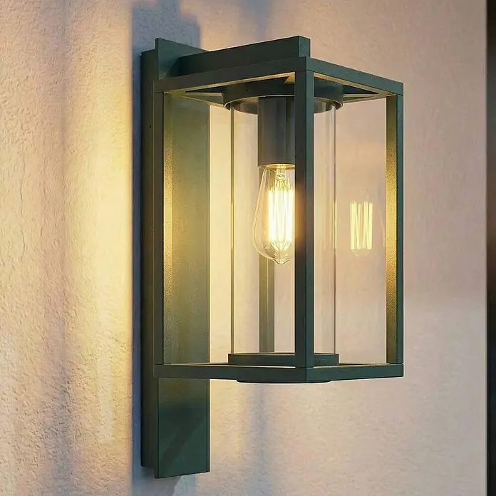 Lucande Außenwandleuchte Ferda - grün, grün, IP44 - Dunkle Metall-Außenwandleuchte mit klarem Zylinderglas und freiliegender LED-Glühbirne, die warmes Licht abgibt.