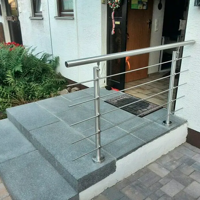 Treba Frewa Geländer-Set EG2 - Oberbodenmontage, Edelstahl V2A, Silber, Länge: 150 cm - Außentreppe mit Edelstahlgeländer. Das Geländer besticht durch sein modernes Design und die hochwertige Verarbeitung des Edelstahls.