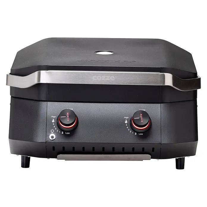 Cozze Gasgrill G 500 - Grillfläche (B x T): 53,5 x 41,8 cm, 5 kW, Anzahl Brenner: 2 Stk. - Schwarzer Gas-Pizzaofen mit silbernen Griffen, rot beleuchteten Reglern für hohe/niedrige Einstellungen und Zündlicht.