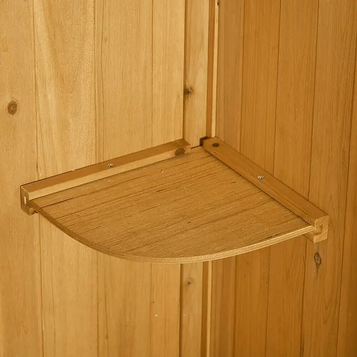 Outsunny Geräteschrank - Außenbreite inkl. Dachüberstand: 77 cm, Außentiefe inkl. Dachüberstand: 54,2 cm, Holz, Gelb+Grün - Helles braunes Holzeckregal in einer Holzeinfassung installiert.