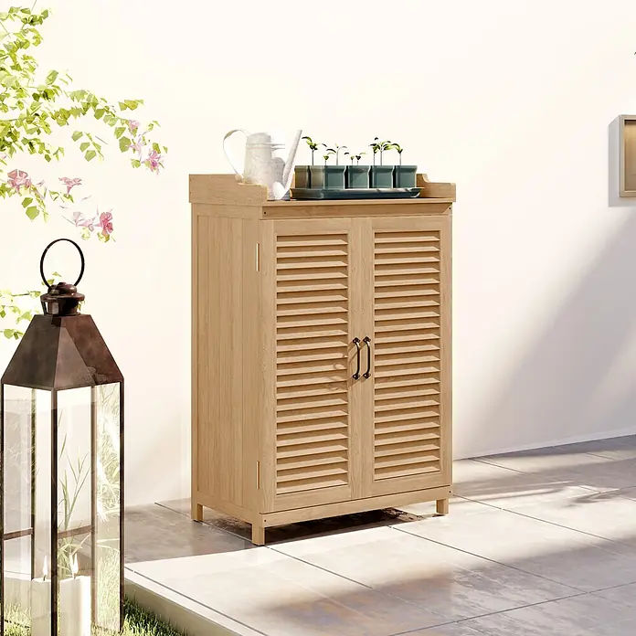 Outsunny Geräteschrank - Außenbreite inkl. Dachüberstand: 66,5 cm, Außentiefe inkl. Dachüberstand: 40 cm, Holz, Gelb - Hellbrauner Holzschrank mit Lamellentüren, geeignet für den Gartenbereich.