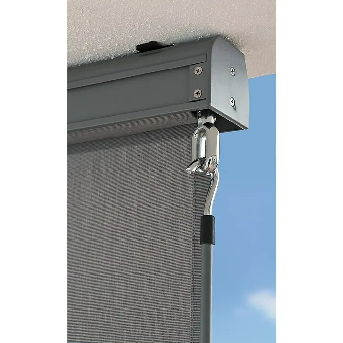 Sunfun Balkonverschattung - Grau, Breite: 1,4 m, Ausfall: 2,5 m - Detailaufnahme einer grau-melierten Sonnenblende mit Kurbelmechanismus, ideal für den Außenbereich, der Schatten spendet.
