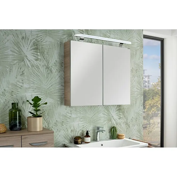 Fackelmann Luxor Spiegelschrank - B x H: 800 x 680 mm, Steinesche Holzoptik - Zweitüriger Spiegelschrank mit integrierter LED-Beleuchtung und Holzdekor-Seitenblenden über einem Waschbecken.