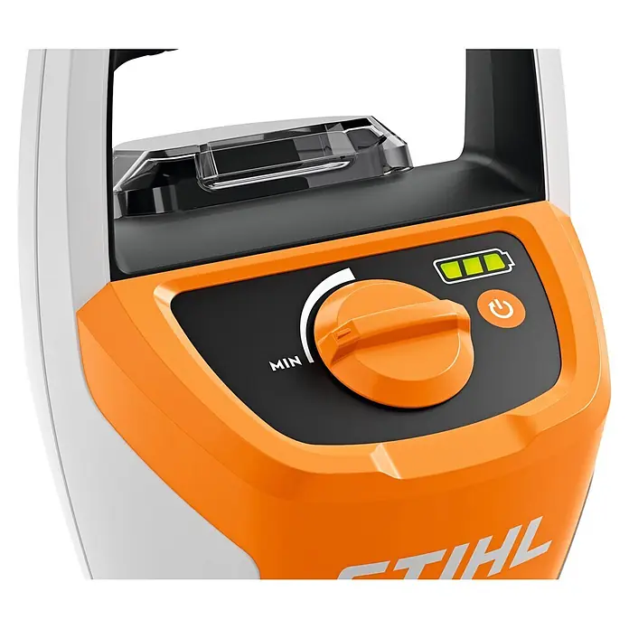 Stihl AS Akku-Pumpenkopf PKA 30 Solo - Ohne Akku - Nahaufnahme des orange-schwarzen Bedienfelds eines Stihl-Geräts mit Drehregler, Akkuanzeige und Ein-/Ausschalter.