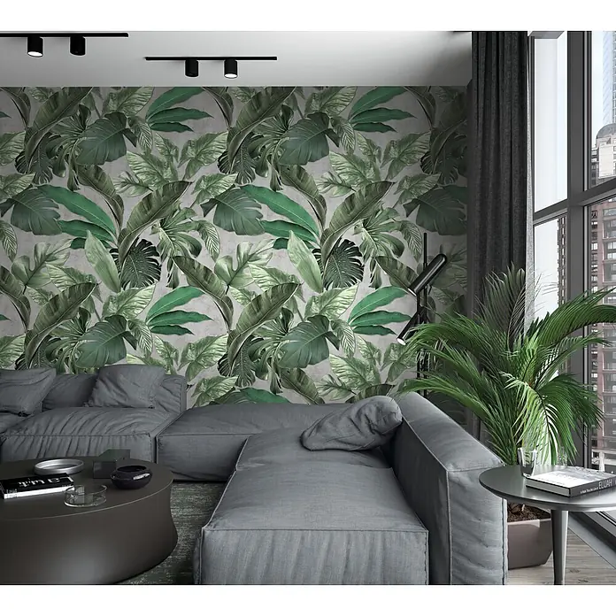 Marburg Loft Superior Fototapete Urban Jungle - B x H: 159 mm x 270 cm, Vlies, Grün-Grau - Grüne Dschungelblatt-Tapete auf Betonoptik-Hintergrund, schmückt eine moderne Wohnzimmerwand.