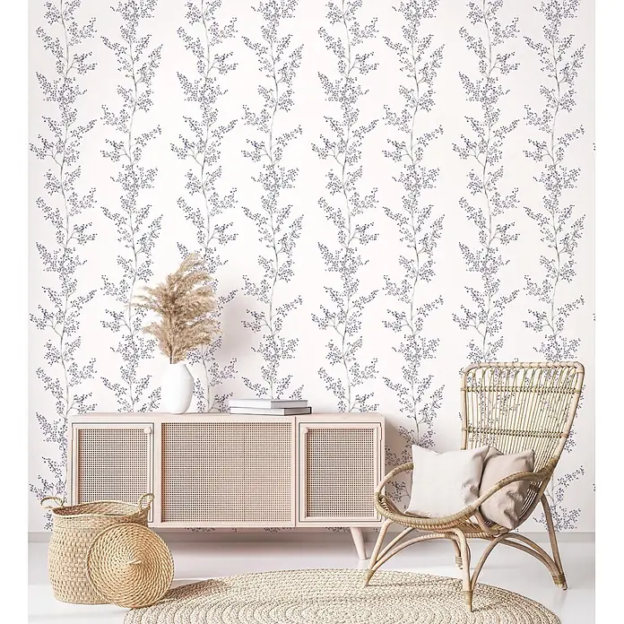 Marburg Novamur Plus Fresh UP Vliestapete Floral VIII - Weiß-Lila, Floral, 10,05 x 0,53 m - Weiße Tapete mit einem Muster aus vertikalen Zweigen mit kleinen lila Blüten.