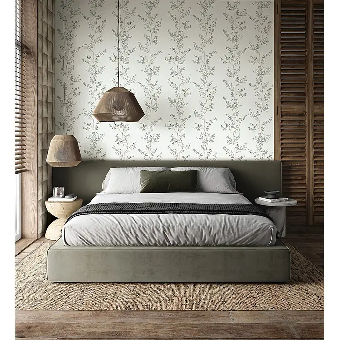 Marburg Novamur Plus Fresh UP Vliestapete Floral VIII - Grau-Grün, Floral, 10,05 x 0,53 m - Modernes olivgrünes Polsterbett mit Kopfteil und weißer Bettwäsche, umgeben von Nachttischen in einem gemütlichen Schlafzimmer.