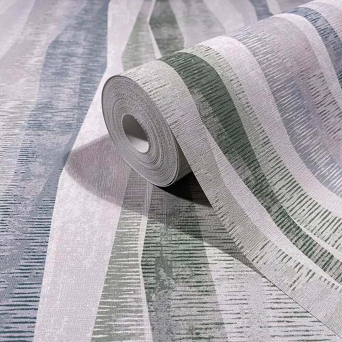 Marburg Novamur Plus Fresh UP Vliestapete Grafik I - Grau-Grün, Grafisch, 10,05 x 0,53 m - Strukturierte Tapetenrolle mit abstrakten grauen, blauen und grünen Streifen, teilweise abgerollt.