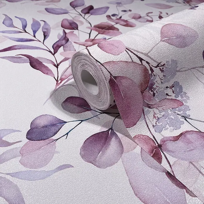 Marburg Novamur Plus Fresh UP Vliestapete Floral VI - Weiß-Rot, Floral, 10,05 x 0,53 m - Strukturierte Tapetenrolle mit lila und fliederfarbenem Blättermuster im Aquarellstil, teilweise abgerollt.