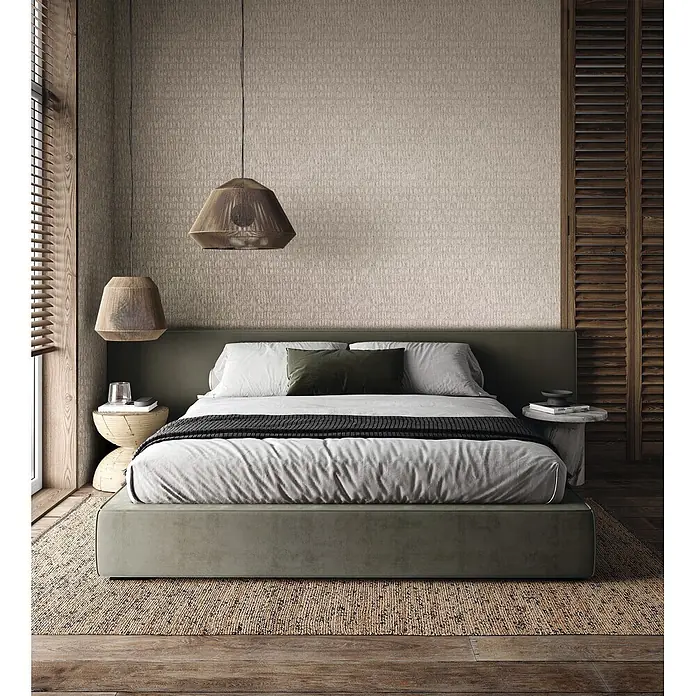 Marburg Kumano Vliestapete Struktur - Beige, Sonstiges, 10,05 x 0,53 m - Texturierte beigefarbene Tapete mit subtilen vertikalen Mustern an einer Schlafzimmerwand.