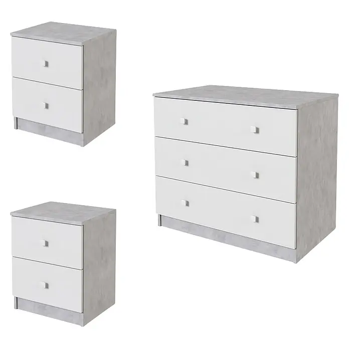 Meka Block Cómoda con mesitas de noche K-63 - 3 pzs., Cemento Grey/Blanco Liso - Conjunto de muebles de dormitorio gris claro y blanco: una cómoda y dos mesitas de noche con tiradores cuadrados blancos.