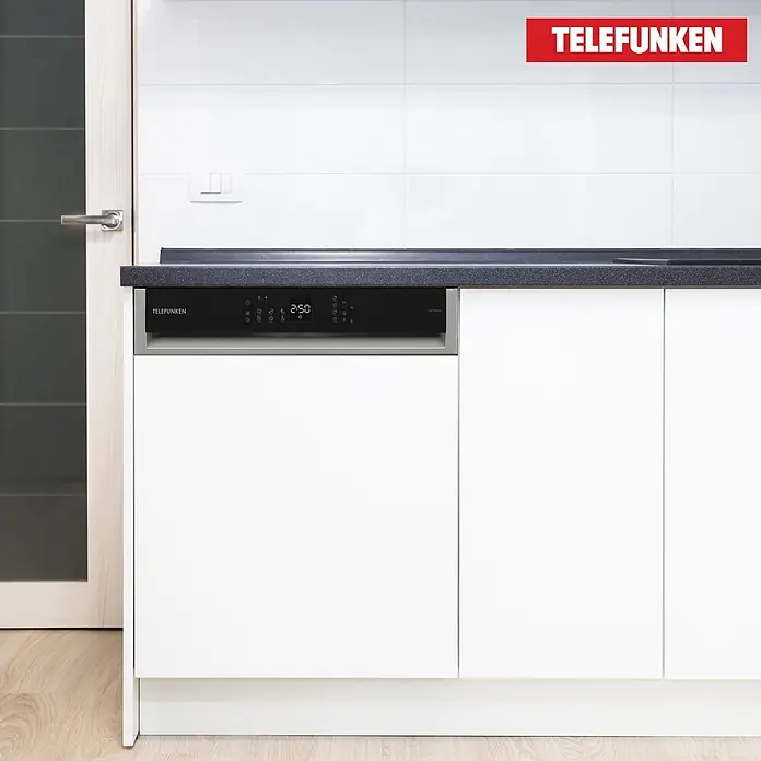 Telefunken Einbaugeschirrspüler GET6012DI - Anzahl Maßgedecke: 12 Stk., Teilintegriert - TELEFUNKEN Einbaugeschirrspüler mit schwarzer Front, Digitalanzeige (2:50) und Touch-Bedienelementen, in moderner Küche integriert.