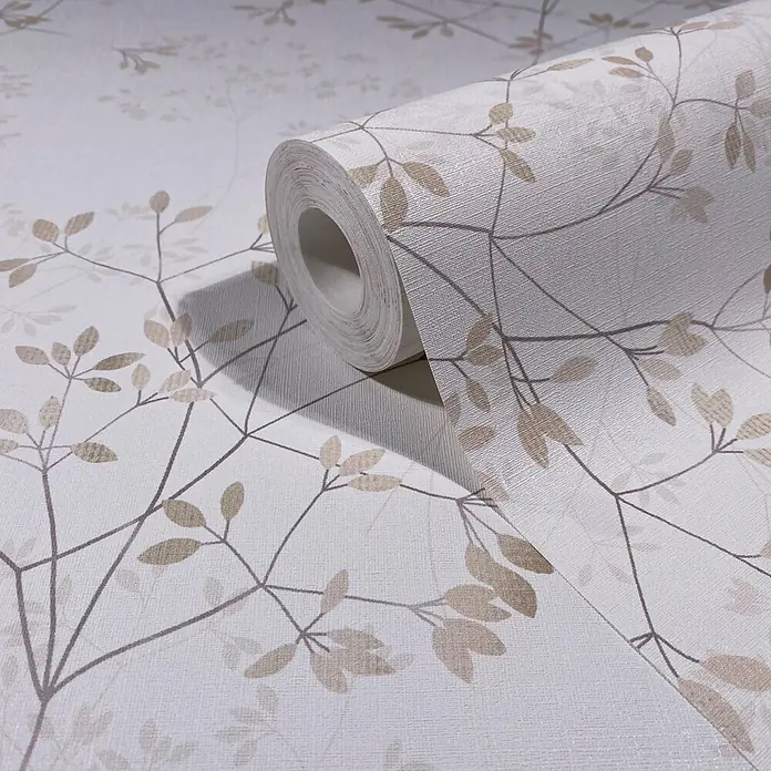 Marburg Novamur Plus Fresh UP Vliestapete Floral II - Weiß-Beige, Floral, 10,05 x 0,53 m - Strukturierte Tapetenrolle mit hellbeigen Blättern und braunen Ästen auf hellem Grund.