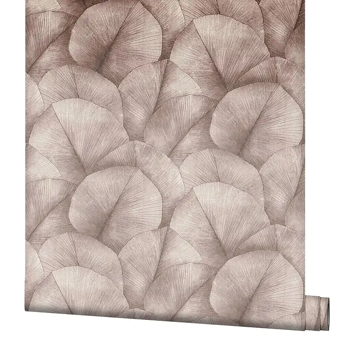 Marburg Kumano Fototapete Floral - B x H: 212 x 270 cm, Vlies, Braun - Rolle hellbrauner Tapete mit überlappendem Fächerblattmuster, teilweise abgerollt.