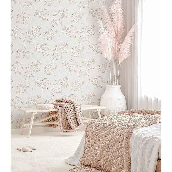 Marburg Novamur Plus Fresh UP Vliestapete Floral II - Weiß-Rot, Floral, 10,05 x 0,53 m - Zarte Blumentapete mit pfirsichfarbenen Blättern und dünnen grauen Ästen auf hellem Hintergrund, schafft eine sanfte Schlafzimmerästhetik.