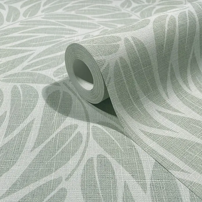 Marburg Boho Vliestapete Floral I - Grün, Floral, 10,05 x 0,53 m - Salbeigrüntapete mit Leinenstruktur und hellem Blattmuster, teilweise abgerollt.