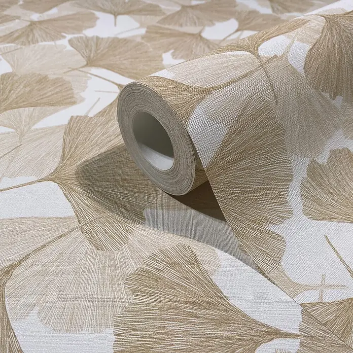 Marburg Boho Vliestapete Floral - Beige, Floral, 10,05 x 0,53 m - Rolle beigefarbener und weißer Tapete mit Ginkgoblatternmuster und gewebter Textur.