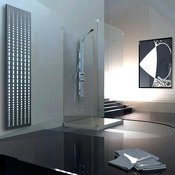 Szagato Designheizkörper Broken Mirror 3 - B x H: 470 x 1.800 mm, Wärmeleistung bei Vorlauftemperatur von 75 °C (D: 50): 1.118 W, Weiß/Moonstone-Grau, Ohne Handtuchhalter - Badezimmer mit einer modernen Duschkabine aus Glas, einem Designheizkörper und einem abstrakten Gemälde.
