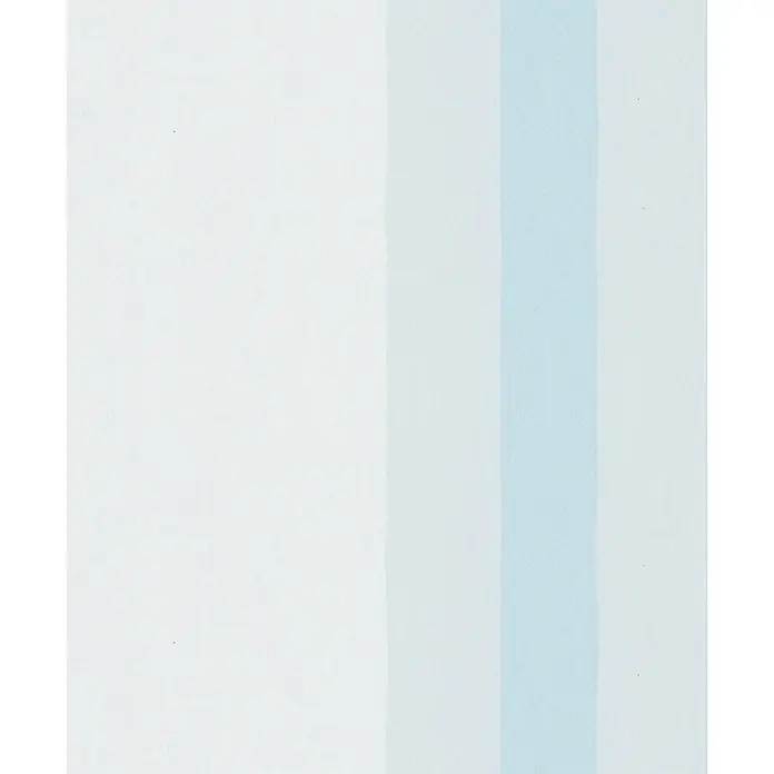 Marburg Vliestapete Novamur Oriana Streifen - Blau, Streifen, 10,05 x 0,53 m - Weiche vertikale Streifen in Weiß- und Hellblautönen, einem Aquarellgemälde ähnlich.