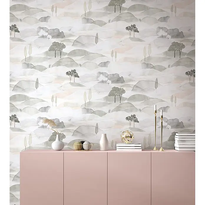 Marburg Boho Vliestapete Landscape - Grau-Weiß, Sonstiges, 10,05 x 0,53 m - Rosa Kommode dient als Sideboard, auf dem dekorative Gegenstände in einem Raum präsentiert werden.