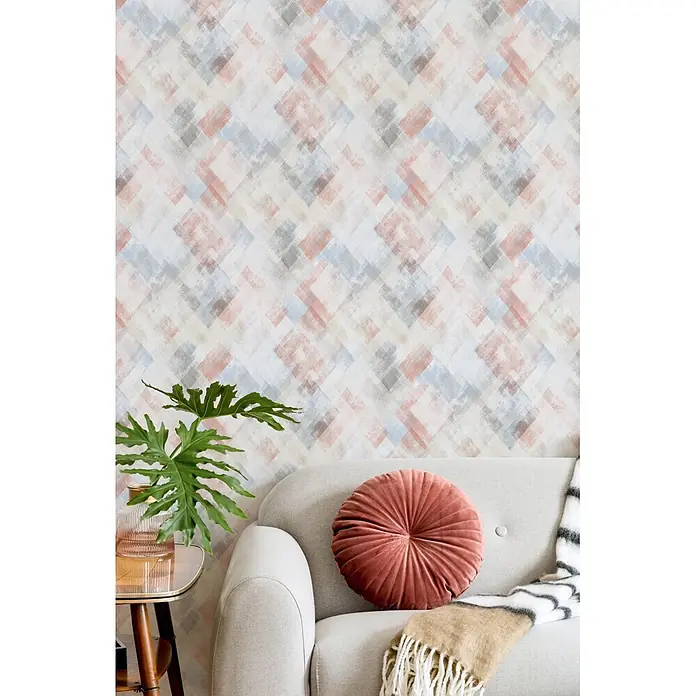 Marburg Novamur Plus Fresh UP Vliestapete Grafik - Blau-Beige, Grafisch, 10,05 x 0,53 m - Abstrakte geometrische Tapete mit überlappenden Quadraten und Rauten in gedämpften Rosa-, Blau- und Grautönen an einer Wand.